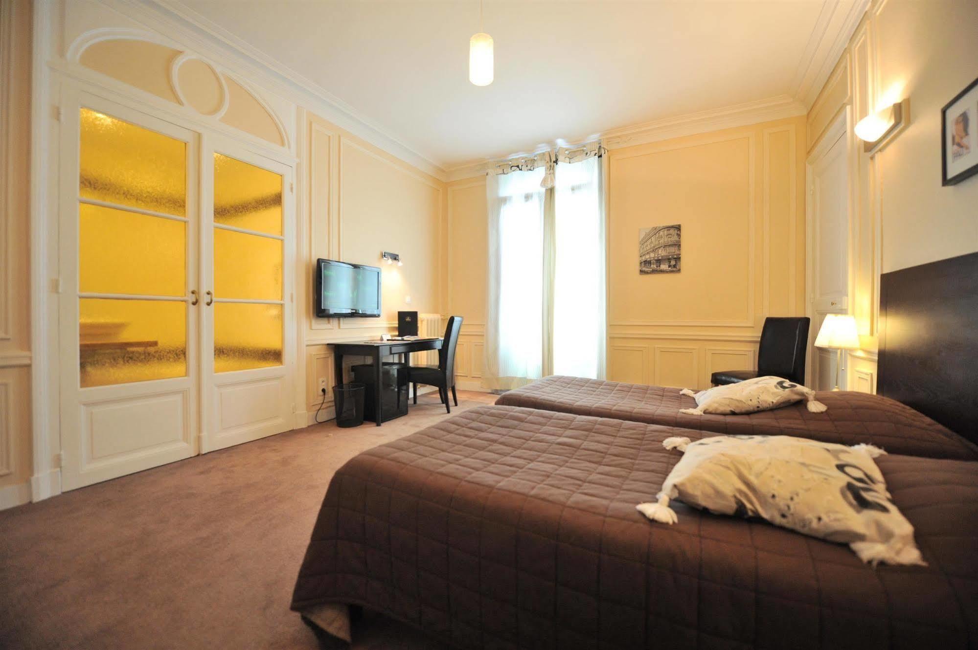 Continental Centre Hotel 3*