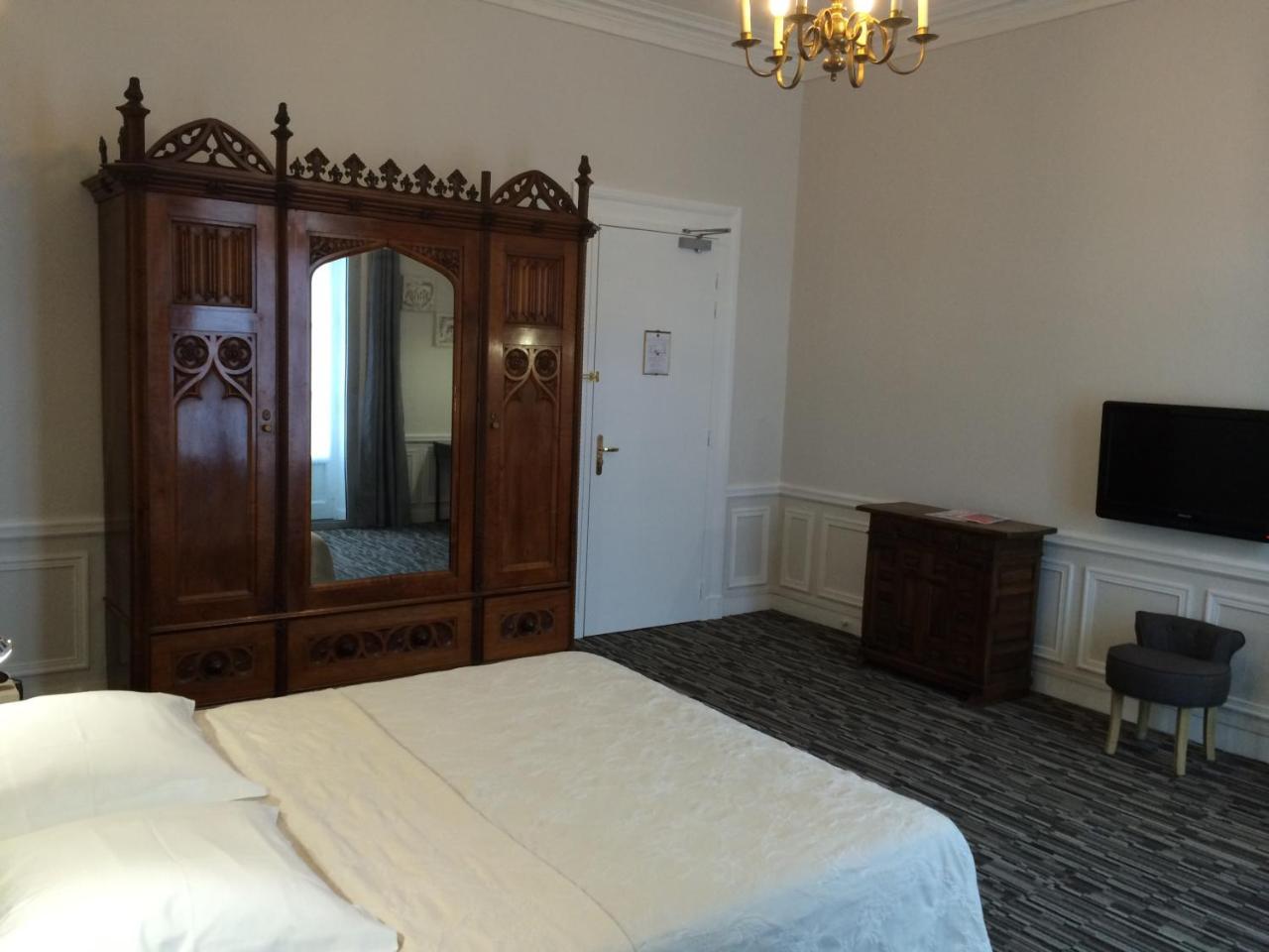 Continental Centre Hotel 3*